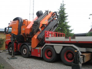 2 Kranbilen folder sig ud